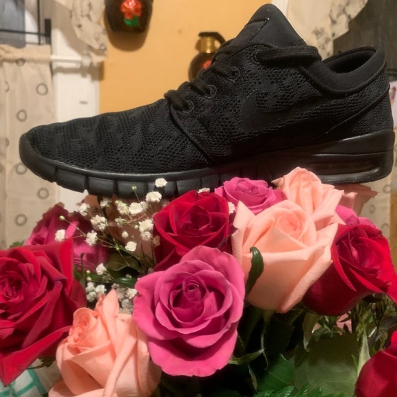 Sneakers - Picture 5 of 8